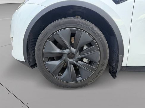 Used 2024 Tesla Model Y Long Range RWD image 32