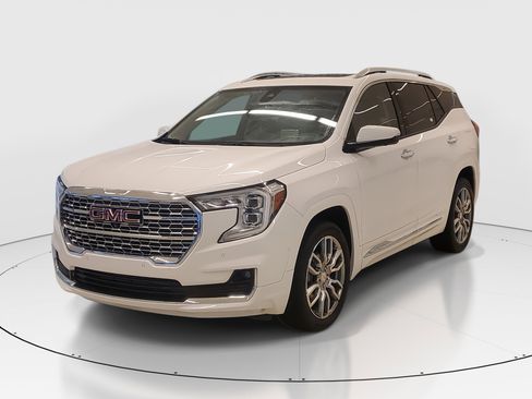 Used 2022 GMC Terrain Denali w/ Denali Premium Package image 5