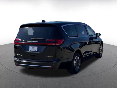 Used 2023 Chrysler Pacifica Touring-L image 14