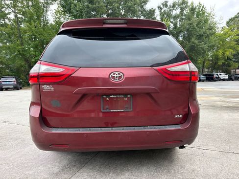Used 2017 Toyota Sienna XLE Premium FWD image 8