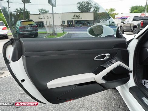 Used 2018 Porsche 718 Cayman RWD image 15