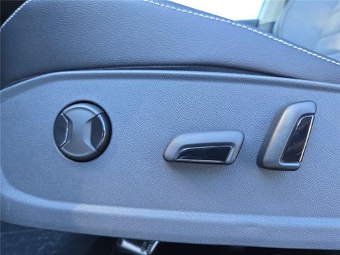 Used 2026 Volkswagen Jetta SE FWD image 13