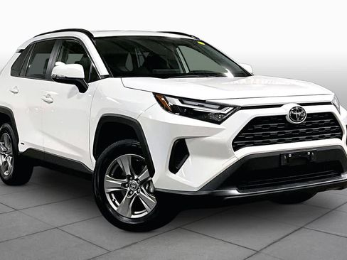 Used 2025 Toyota RAV4 XLE w/ Convenience Package AWD/4WD image 3