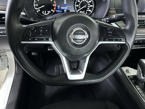 Used 2023 Nissan Altima 2.5 SV FWD image 11