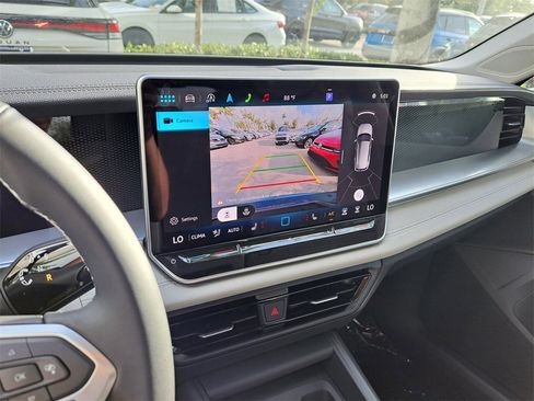 New 2026 Volkswagen Tiguan SE image 11