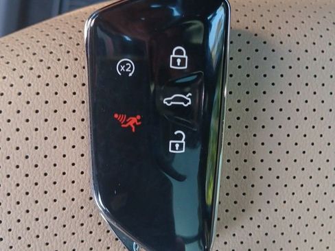 Used 2025 Volkswagen Atlas Cross Sport SE w/ Panoramic Sunroof Package image 29