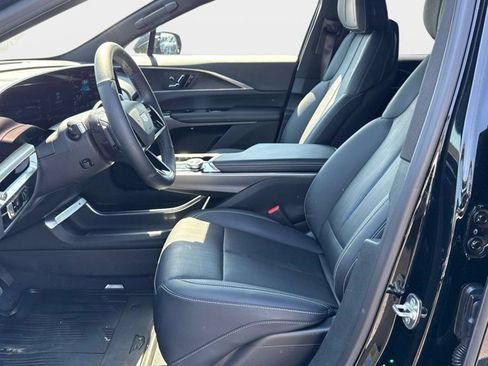Certified 2024 Cadillac Lyriq Luxury AWD/4WD image 18