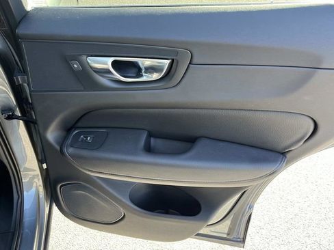 Used 2020 Volvo XC60 T5 Momentum image 19