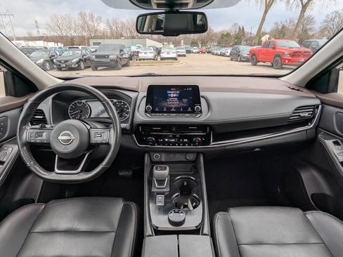 Used 2022 Nissan Rogue SL image 3