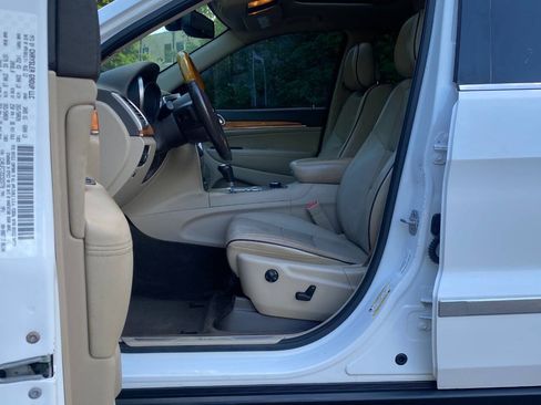 Used 2013 Jeep Grand Cherokee Overland AWD/4WD image 14
