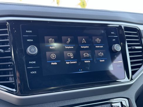Used 2023 Volkswagen Atlas Cross Sport SEL R-Line AWD/4WD image 28