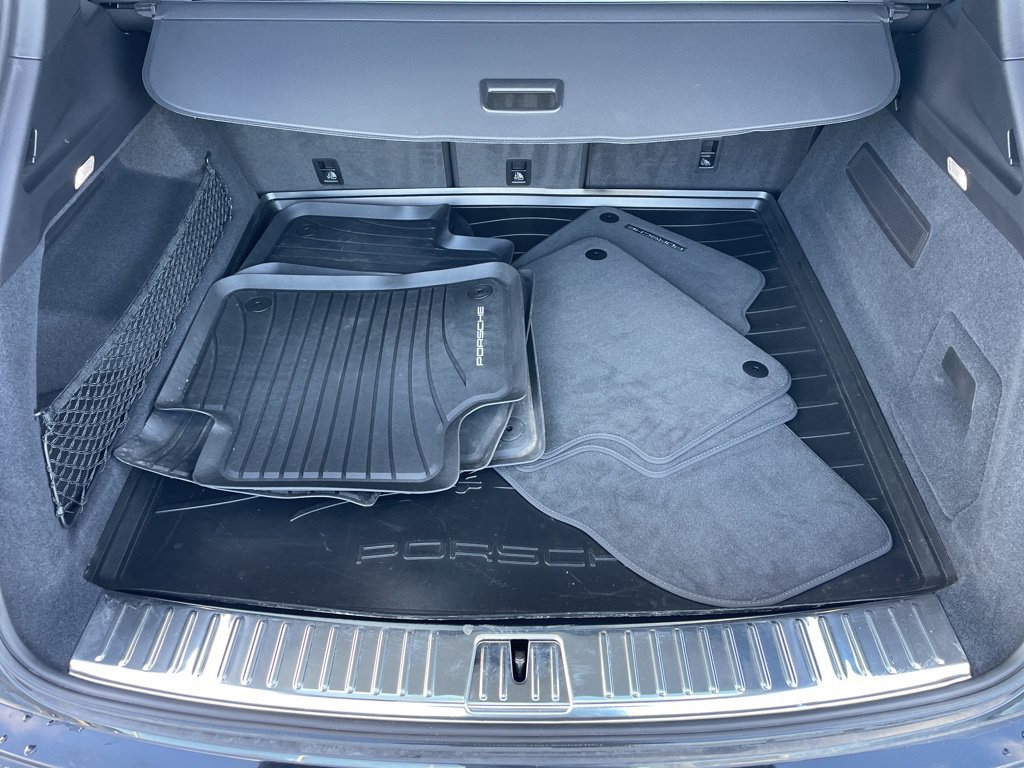 Certified 2023 Porsche Cayenne Platinum Edition AWD/4WD image 7