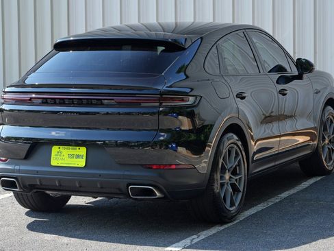 Used 2024 Porsche Cayenne Coupe AWD/4WD image 57