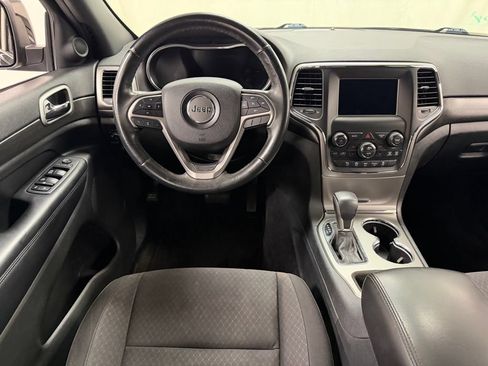 Used 2018 Jeep Grand Cherokee Laredo AWD/4WD image 28