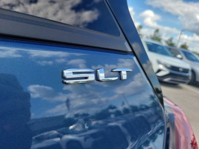 Used 2024 GMC Terrain SLT FWD image 11