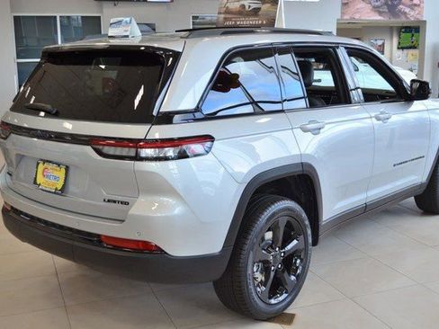 New 2025 Jeep Grand Cherokee Limited w/ Black Appearance Package image 8