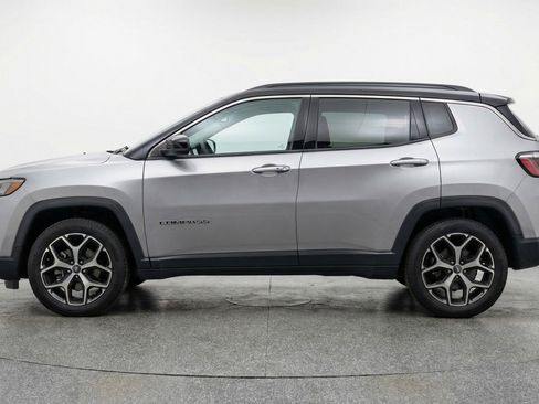 Used 2025 Jeep Compass Limited image 5