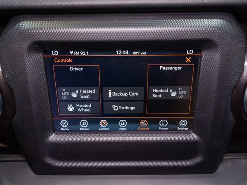 Used 2020 Jeep Wrangler Unlimited Sahara AWD/4WD image 18