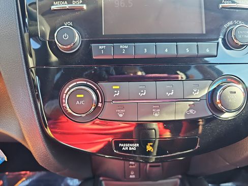 Used 2016 Nissan Rogue S AWD/4WD image 21