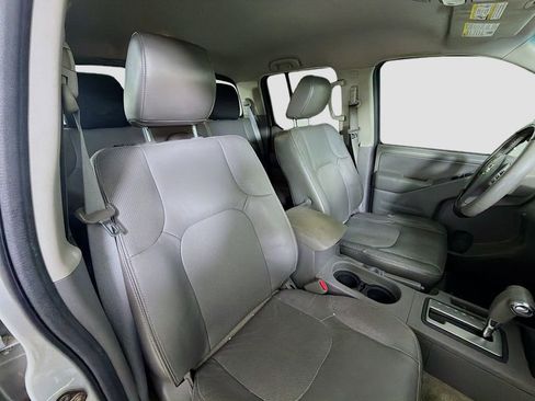 Used 2015 Nissan Frontier SL image 28