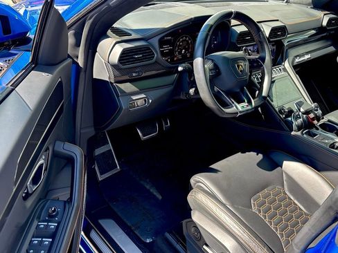 Used 2022 Lamborghini Urus image 32