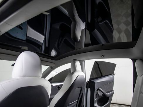 Used 2023 Tesla Model Y Performance AWD/4WD image 27