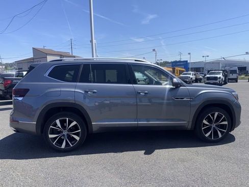 Used 2024 Volkswagen Atlas SEL Premium R-Line AWD/4WD image 6