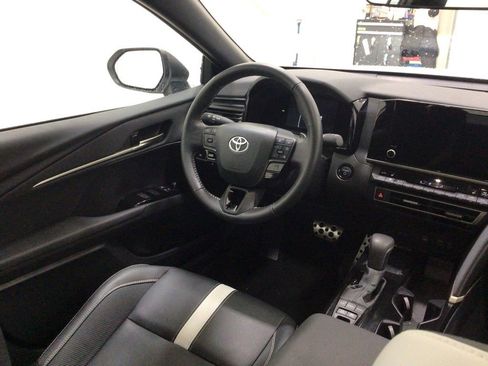 Used 2025 Toyota Camry SE image 15