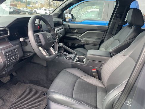 Used 2025 Toyota Tacoma TRD Off-Road w/ TRD Off Road Premium Package image 7