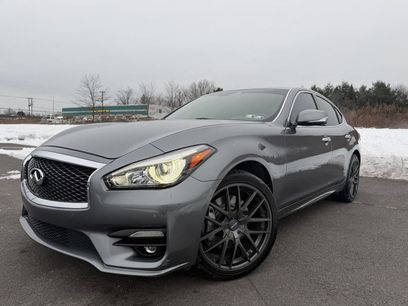 Used 2017 INFINITI Q70 3.7 w/ Technology Package