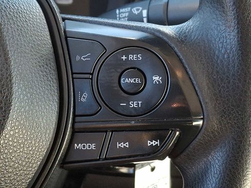 Used 2021 Toyota Corolla LE image 17