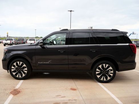 New 2026 Ford Expedition Platinum w/ Driver's Package AWD/4WD image 3