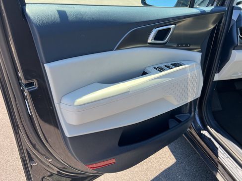 Used 2025 Kia Carnival SX FWD image 17
