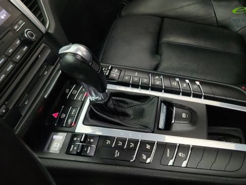 Used 2018 Porsche Macan AWD/4WD image 47