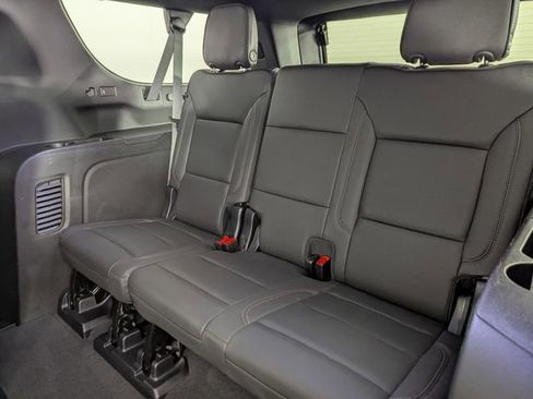 Used 2025 Chevrolet Suburban High Country AWD/4WD image 23