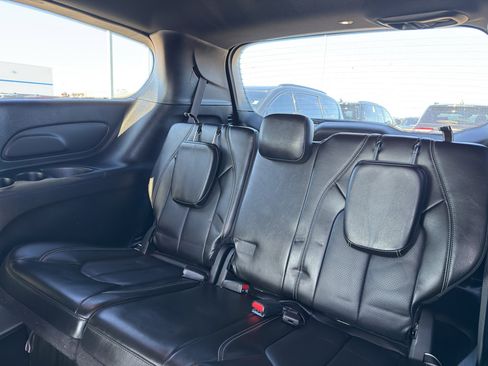 Used 2025 Chrysler Pacifica Select image 33