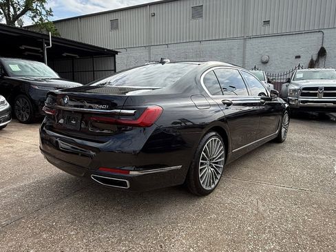 Used 2022 BMW 740i w/ Premium Package image 5
