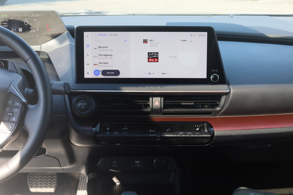 Used 2024 Toyota Prius Prime FWD image 13
