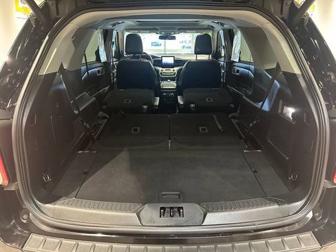 Used 2021 Ford Explorer XLT w/ Equipment Group 202A AWD/4WD image 23