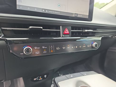 Certified 2025 Kia EV6 Light RWD image 22