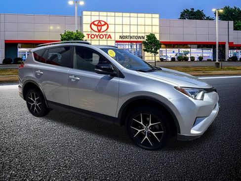Used 2018 Toyota RAV4 SE w/ Power Extra Value Package AWD/4WD image 31