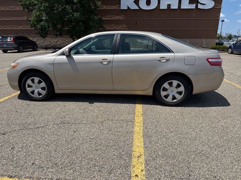 Used 2009 Toyota Camry XLE FWD image 21