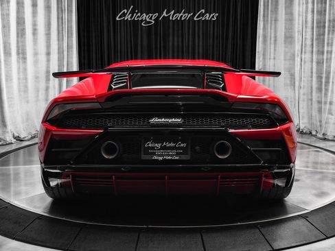 Used 2020 Lamborghini Huracan EVO image 4