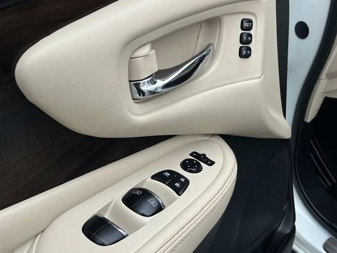 Used 2021 Nissan Murano Platinum w/ Cargo Package FWD image 31