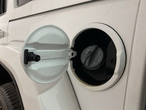 Used 2021 Jeep Wrangler Unlimited Sahara image 97