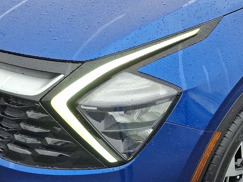 Used 2023 Kia Sportage EX image 9