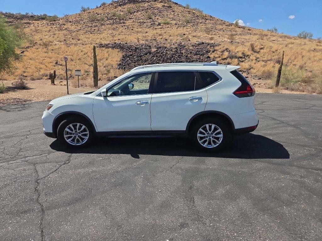 Used 2018 Nissan Rogue SV FWD image 2