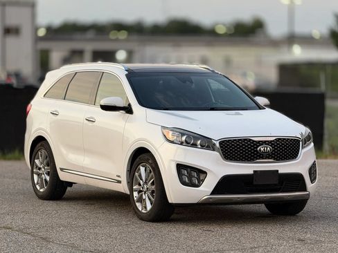 Used 2016 Kia Sorento SX w/ SXL Technology Package AWD/4WD image 1