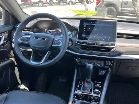 Used 2025 Jeep Compass Trailhawk AWD/4WD image 21