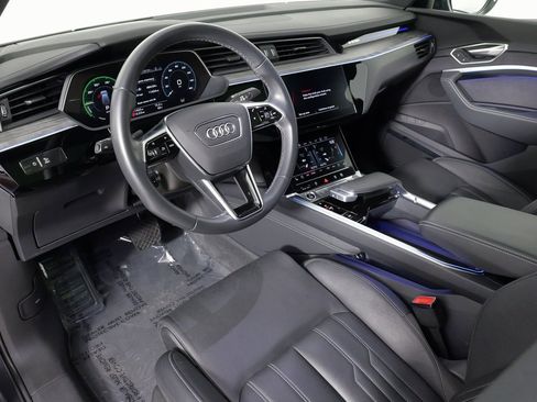 Used 2023 Audi e-tron Prestige w/ Prestige Package image 30
